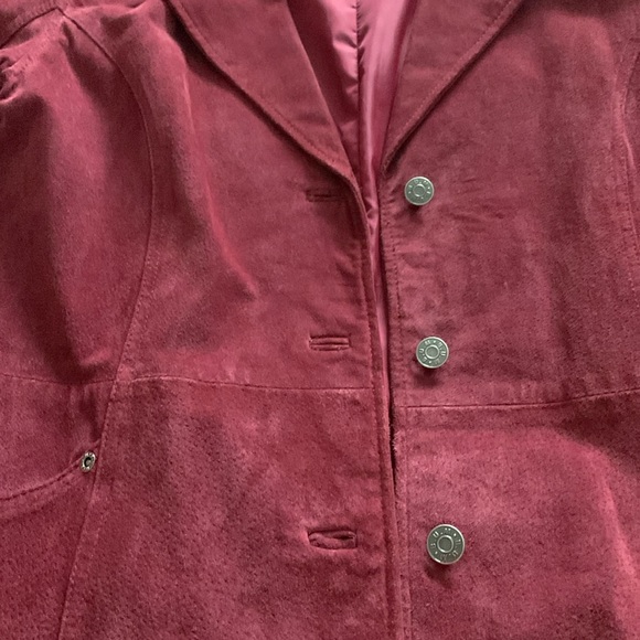 Fall 2025 colour trend

Burgundy / Maroon Vintage BUM Equipment suede jacket - Picture 6 of 10